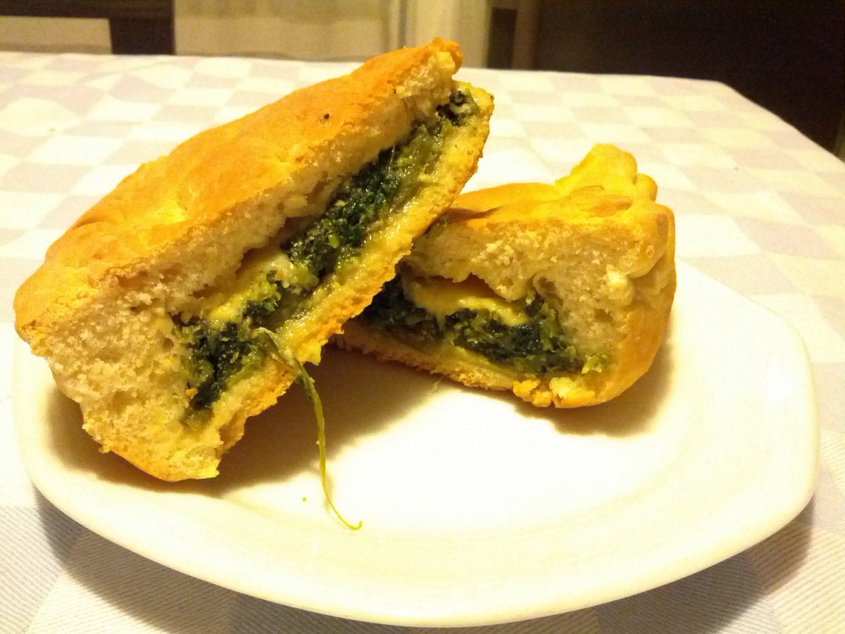 Focaccia di farro con bieta e mozzarella
