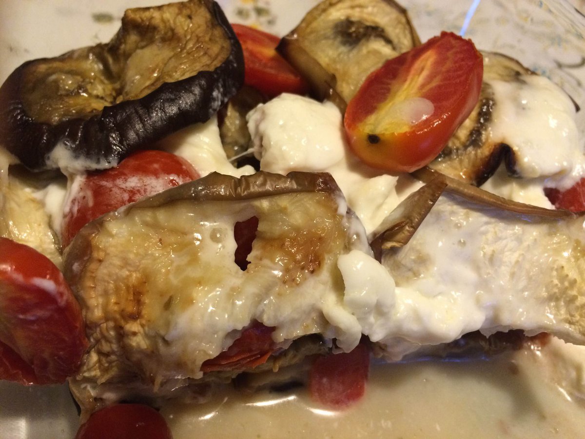 Tortino melanzane, pomodori e burrata